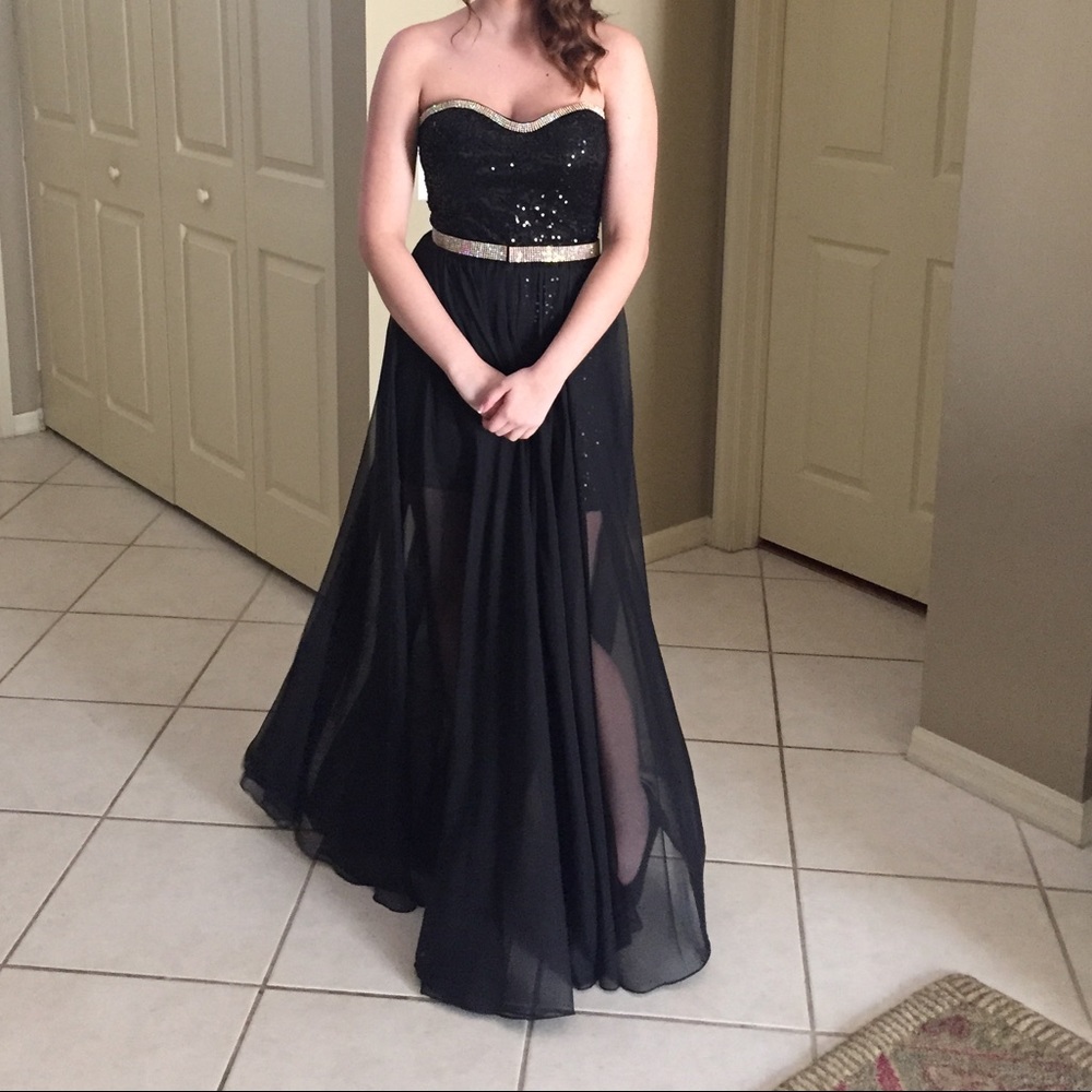 La Femme Black Sequins Prom Dress - Picture 2 of 7